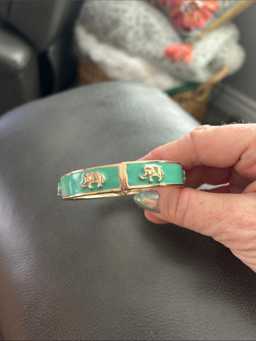 🦚GUC Amrita Singh Mint Green Enamel Elephant Bangle Bracelet